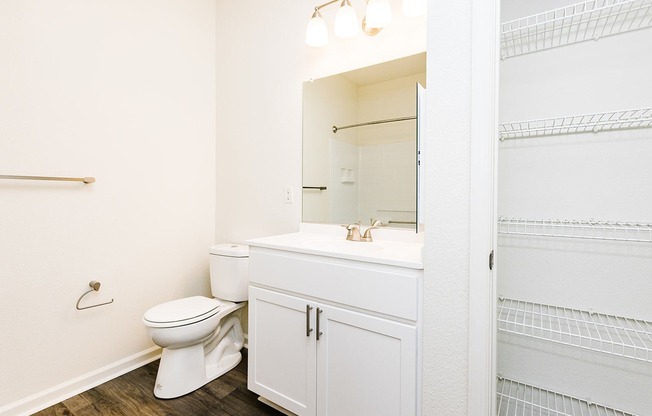 Traditional Bathroom Apartments in Odenton MD | Fieldstone Farm apartments