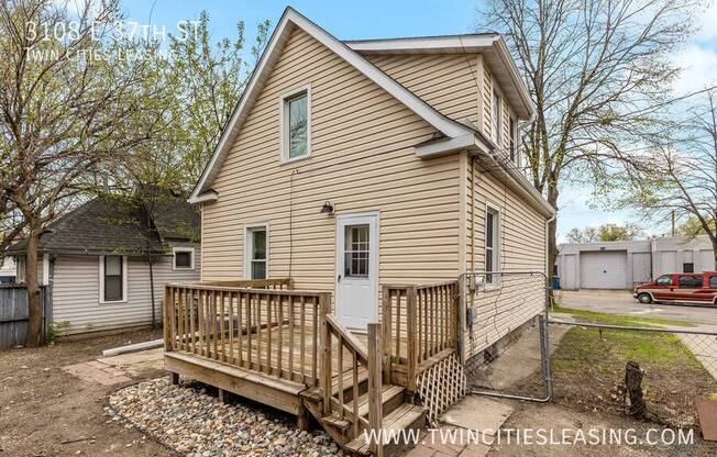 3108 E 37 ST