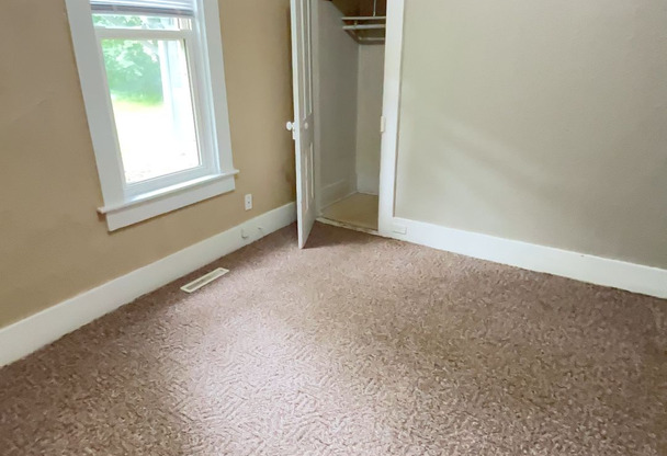 5 Bedroom House with a Nice Big Yard - Available June 2027