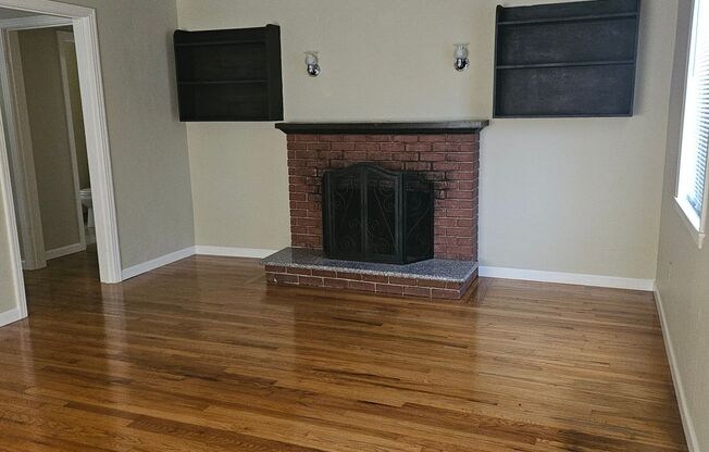 **MOVE IN SPECIAL** 1/2 OFF 1ST MONTH