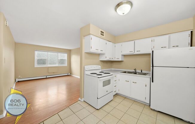 Melrose Park Apts Heat & Parking Included! Quiet Building!