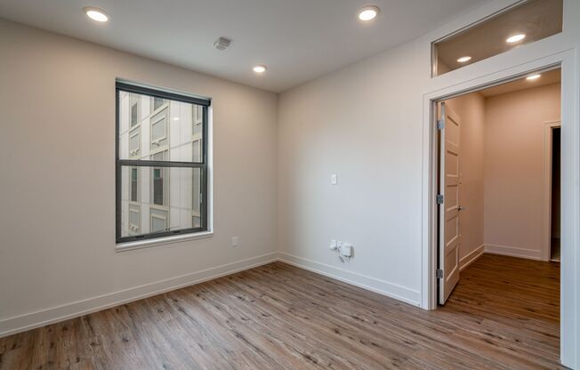 Studio, 1 bath, $1,315, Unit 1050 N 4th St. Apt. 307