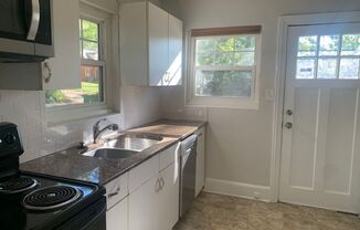 Adorable Two Bedroom Duplex in Plaza Midwood!!