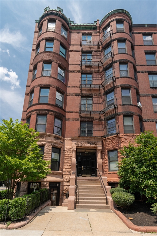 411 Marlborough St 9T