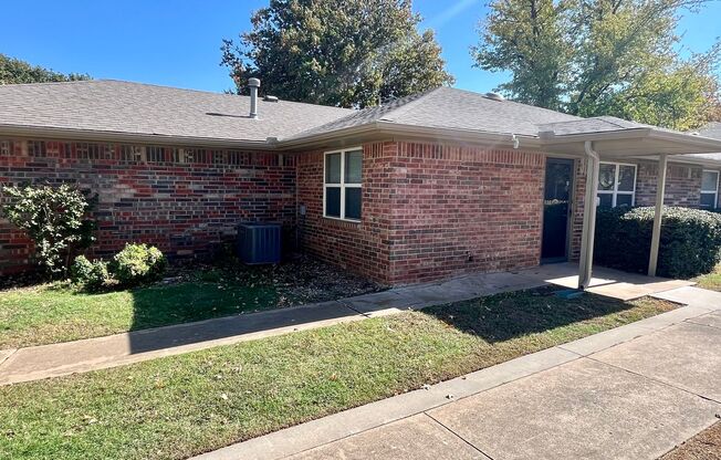 Beautiful 2 Bed 1 Bath Home in Downtown Edmond