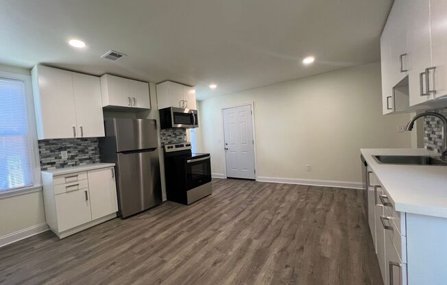 2 beds, 1 bath, $1,295, Unit Floor 2