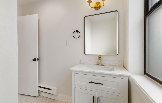 3 beds, 1 bath, 1,540 sqft, $3,425, Unit 1305-5