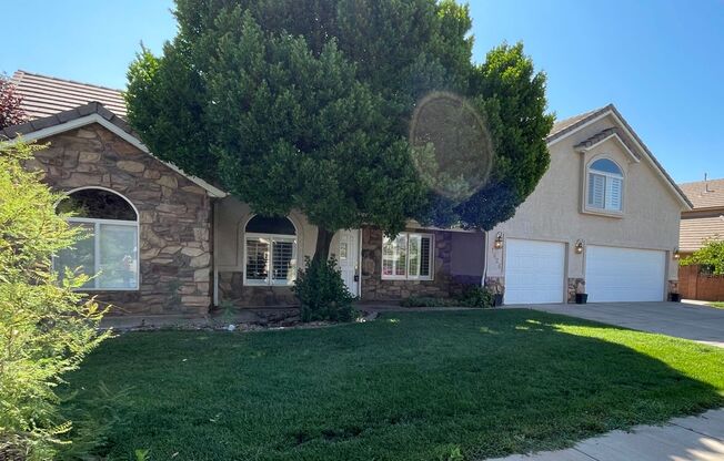 FIVE-BEDROOM HOME NEAR SNOW CANYON HIGH SCHOOL