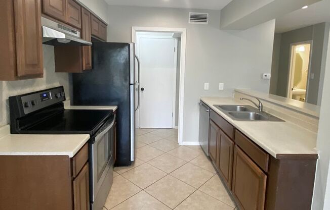 2 beds, 1 bath, $1,600