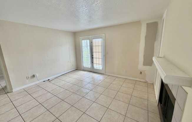 2 beds, 1 bath, $1,495, Unit r2550n3103