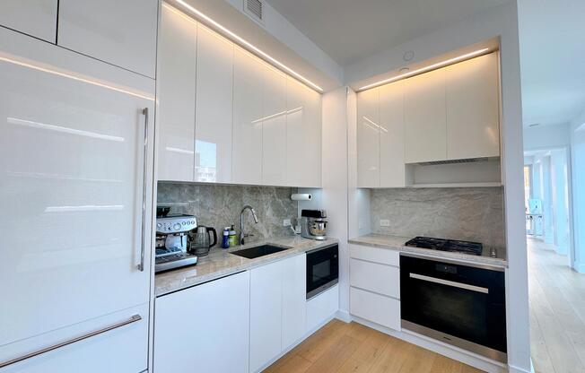 1 bed, 1 bath, 828 sqft, $8,800, Unit 22C