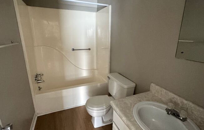 1 bed, 1 bath, 736 sqft, $700, Unit Apt 404