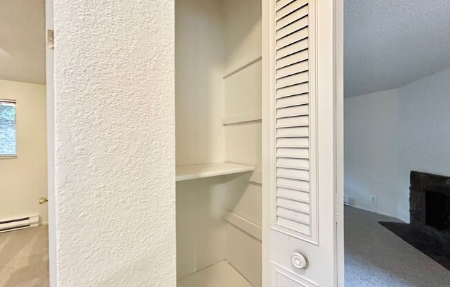2 beds, 1 bath, 720 sqft, $1,125, Unit 5