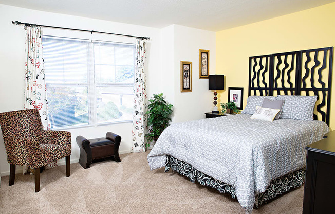 Master Bedroom with Queen Bed