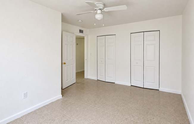 3 beds, 2 baths, 800 sqft, $1,883, Unit 1217/207