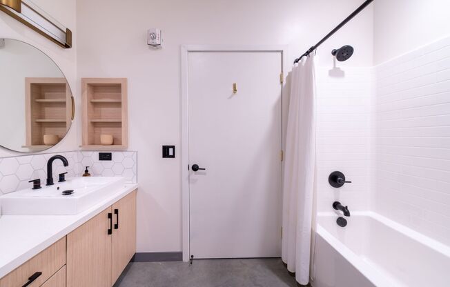Studio, 1 bath, 745 sqft, $2,575, Unit 102