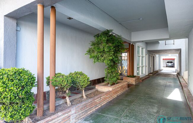 Studio, 1 bath, $2,650, Unit 1685 Chestnut St. #301