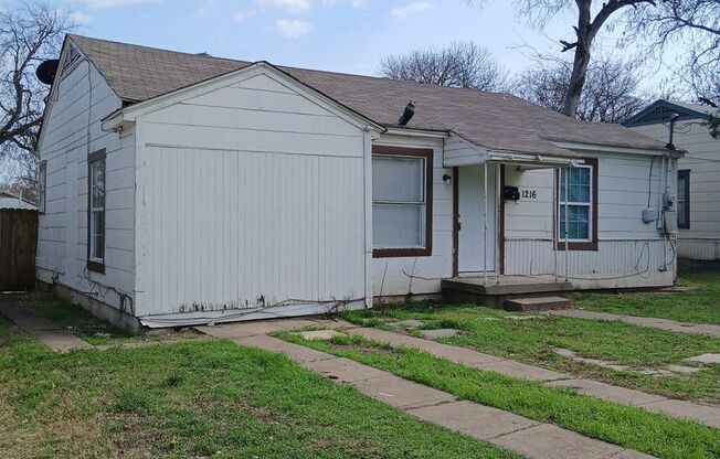 3 Bedrooms 1 Bathroom Near Clarendon & Westmoreland