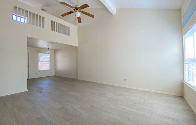Northeast El Paso 3 bed with Refrig A/C and Loft!