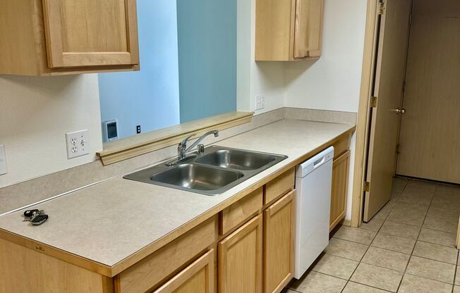 3bed/2.5 bath home available NOW!