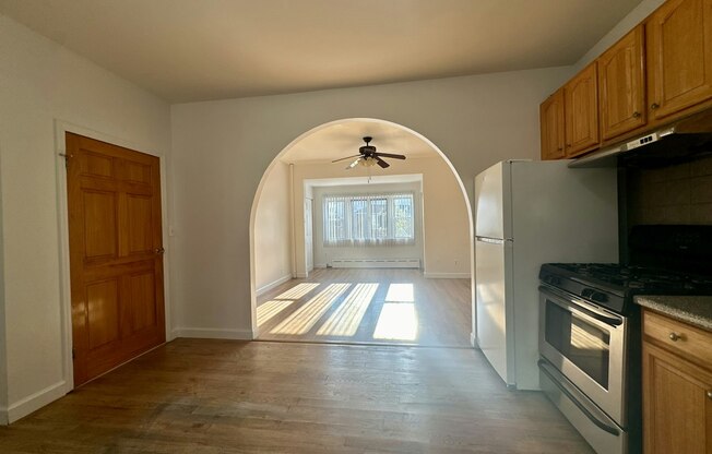 2 beds, 1 bath, $3,000, Unit 1