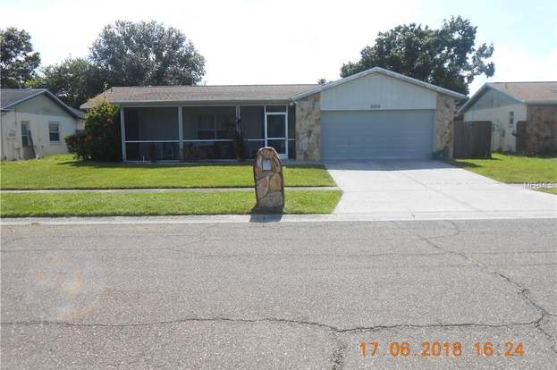 1005 RED OAK CIR