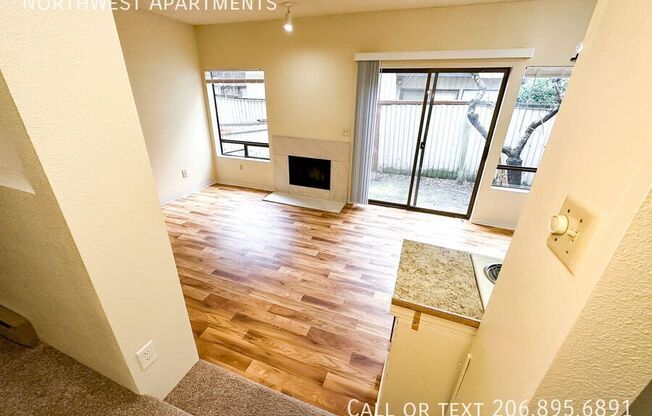 1079 108 AVE NE