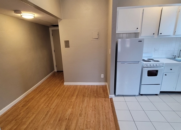 1 bed, 1 bath, $2,300, Unit BLD3-11