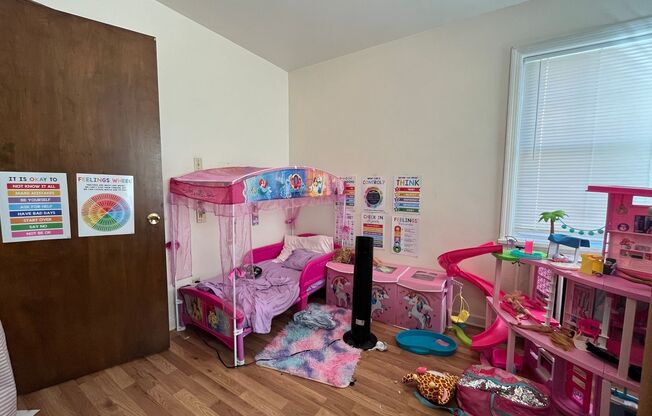 2 beds, 1 bath, $1,295, Unit 2