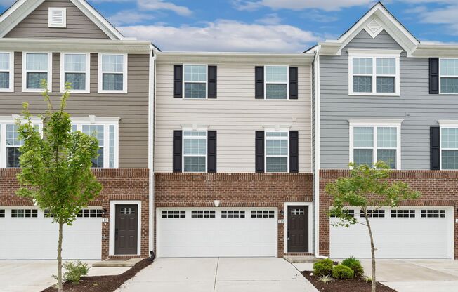 Beautiful 3 bedroom 2 Bath Townhome Conveniently Close to Durham and Chapel Hill!