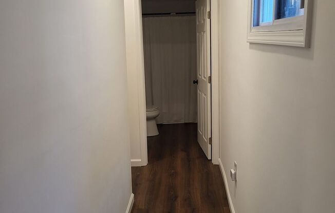 2 beds, 1 bath, $1,300, Unit Apt 1