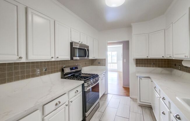 Wonderful SINGLE FAMILY HOME in DEL CERRO