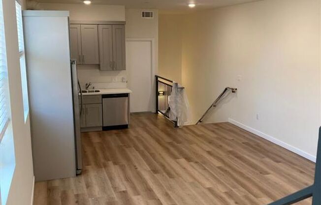 16753-16755 1/2 Sherman Way