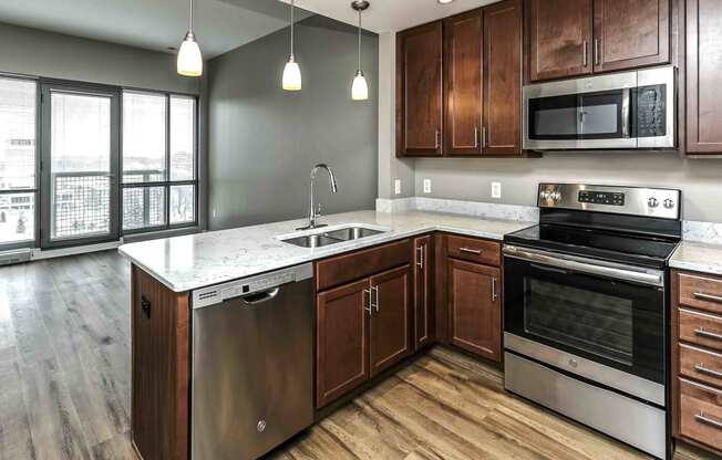 Interiors-Midtown-Crossing-Apartments-Omaha-NE-one-bedroom-apartment
