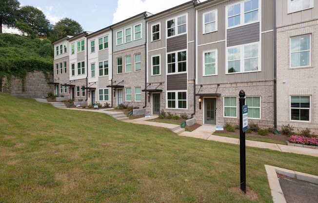 Newly Constructed 2/2.5 Directly on the Atlanta BeltLine and Walking Distance to Grant Park!