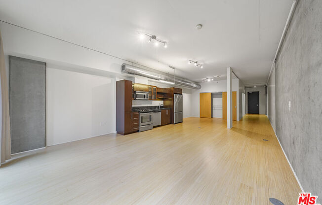 1 bed, 1 bath, 930 sqft, $2,800, Unit 513