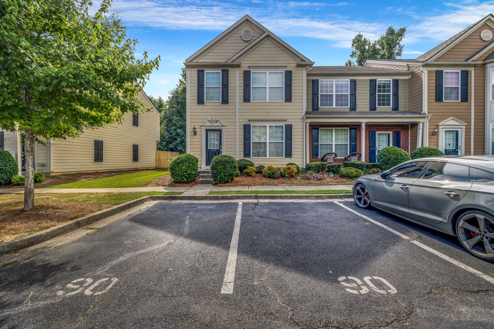 SPACIOUS 3 BEDROOM TOWNHOME