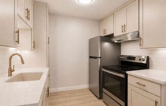 Beautifully Renovated 1 and 2 bedrooms with In-Unit W/D & AC in the heart of Clairemont!
