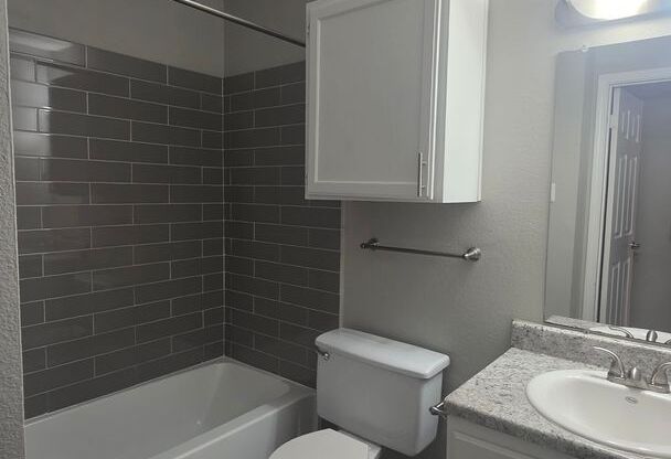 1 bed, 1 bath, 626 sqft, $950, Unit 1913