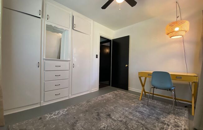 2 beds, 1 bath, $1,600