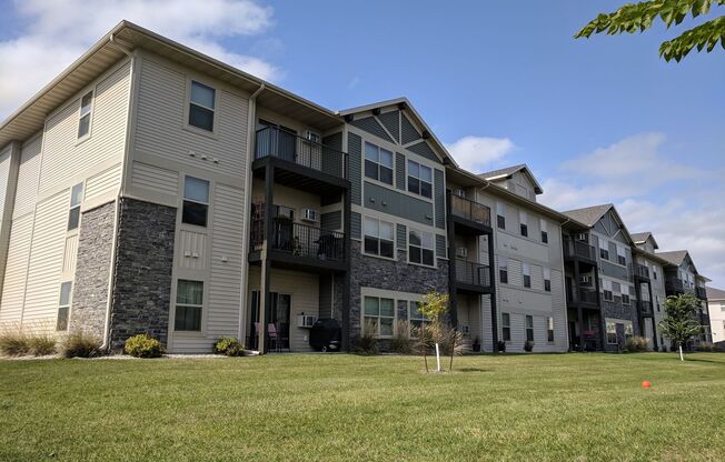 2 beds, 2 baths, 1,011 sqft, $1,255, Unit 2320-208