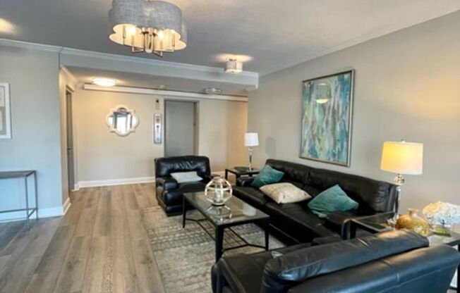 Myers Park Condo, Move-In Ready! All utilities included!