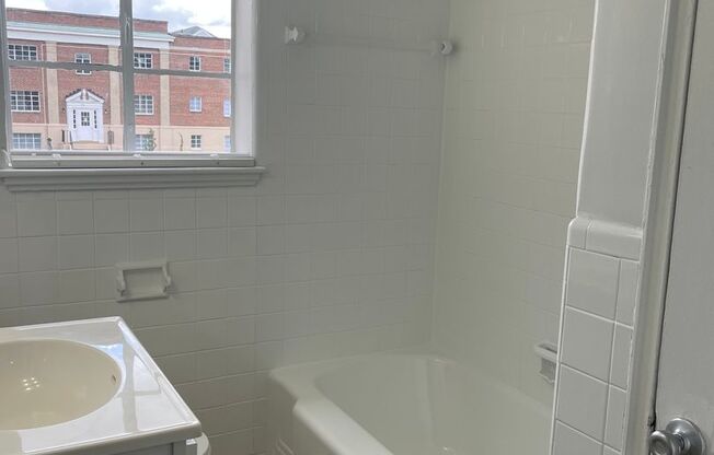 2 beds, 1 bath, 1,050 sqft, $1,150, Unit 31