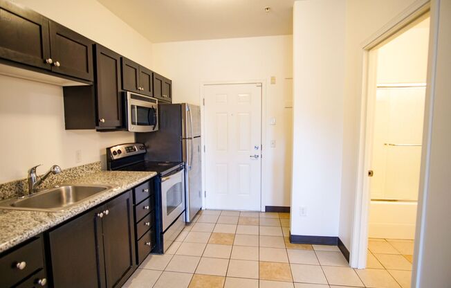 Studio, 1 bath, 335 sqft, $1,125, Unit 02