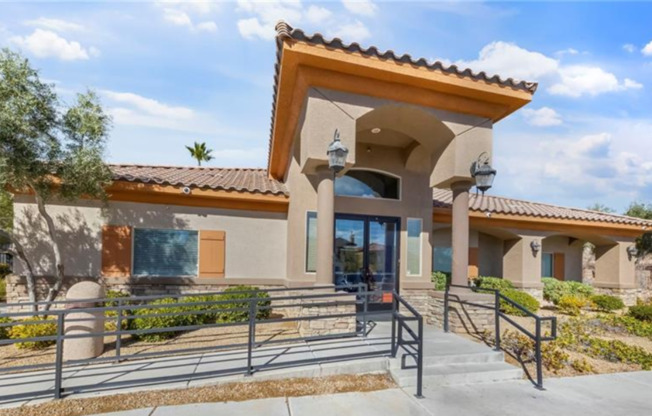 3 beds, 2 baths, $1,600, Unit # 274