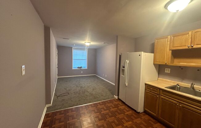 2 beds, 1 bath, 980 sqft, $1,250, Unit 1F