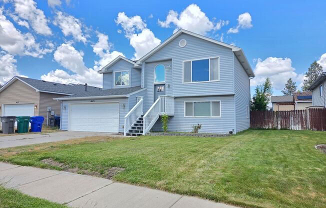 $2,500 - 3 Bed / 2 Bath Beautiful and Spacious Home with a Fully Fenced backyard
