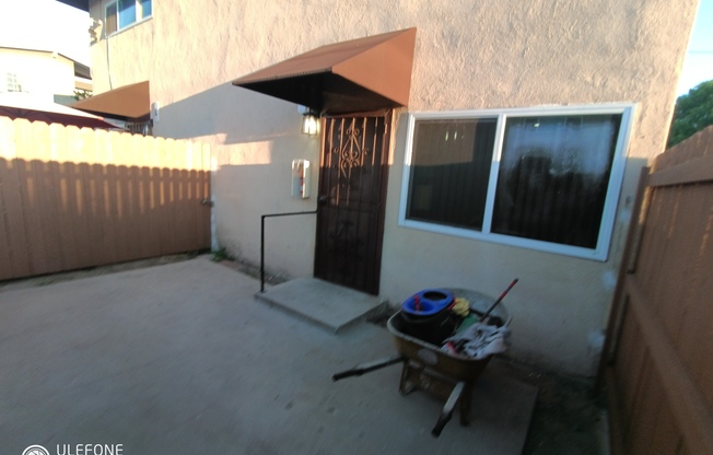 6809 Vinevale Avenue