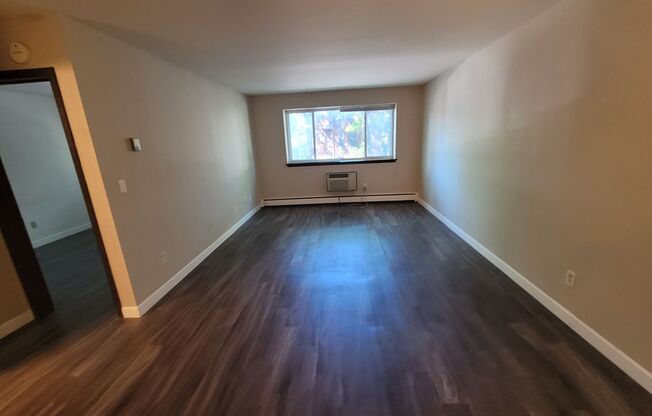 1 bed, 1 bath, $1,225, Unit 115