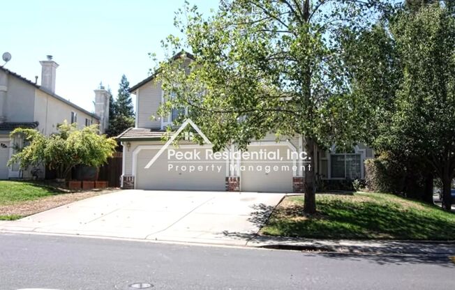 Spacious Roseville 4bd/3ba Home With Pool!